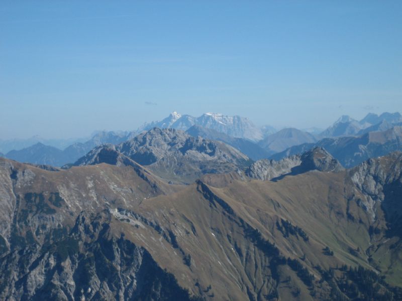 2008-10-11 Daumen (20) Close up of Zugspitze